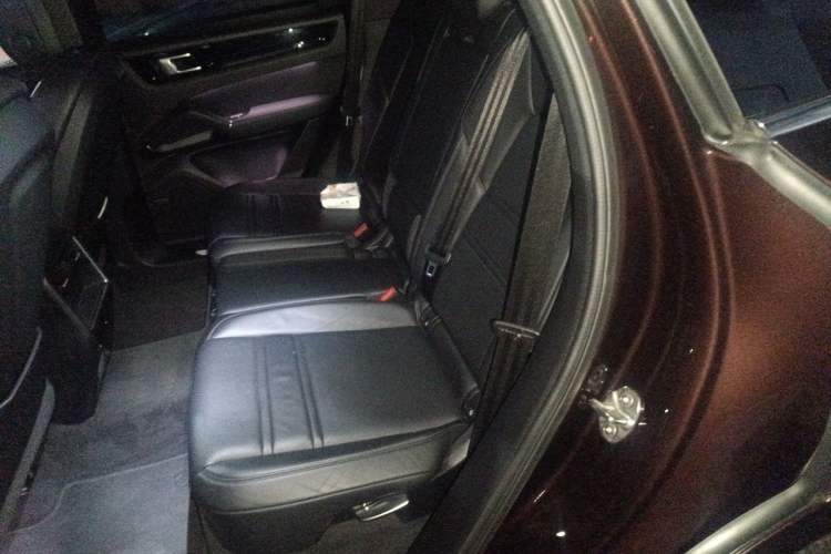 Used Porsche Cayenne E-Hybrid 2020 Cayenne E-Hybrid 2.0T Left Rear Seat