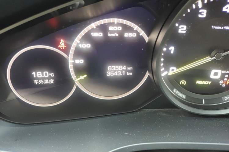 Used Porsche Cayenne E-Hybrid 2020 Cayenne E-Hybrid 2.0T Odometer Close Up