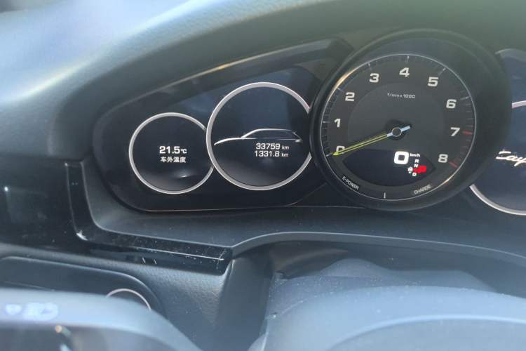 Used Porsche Cayenne E-Hybrid 2020 Cayenne E-Hybrid 2.0T Odometer Close Up
