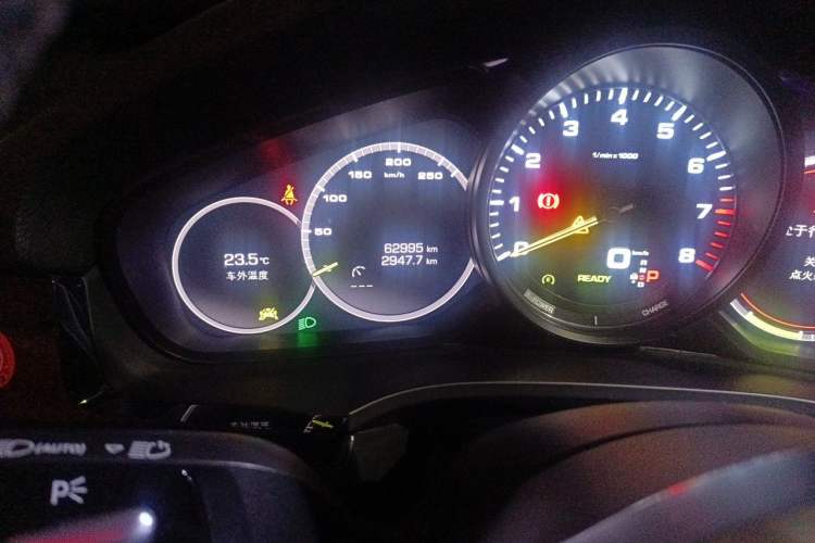 Used Porsche Cayenne E-Hybrid 2020 Cayenne E-Hybrid 2.0T Odometer Close Up