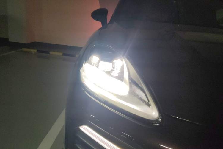 Used Porsche Cayenne E-Hybrid 2020 Cayenne E-Hybrid 2.0T Right Front Headlight