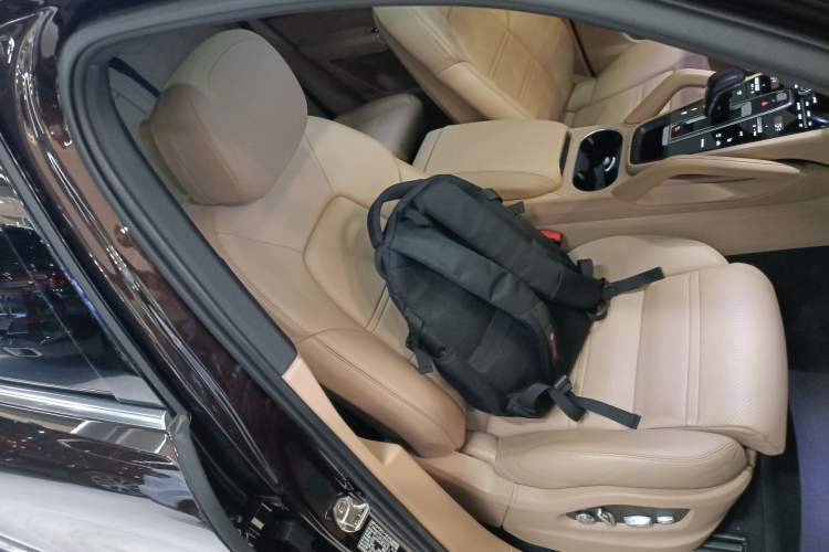 Used Porsche Cayenne E-Hybrid 2020 Cayenne E-Hybrid 2.0T Right Front Seat