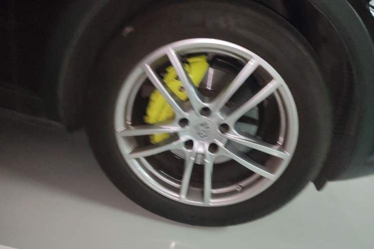 Used Porsche Cayenne E-Hybrid 2020 Cayenne E-Hybrid 2.0T Right Front Wheel Hub