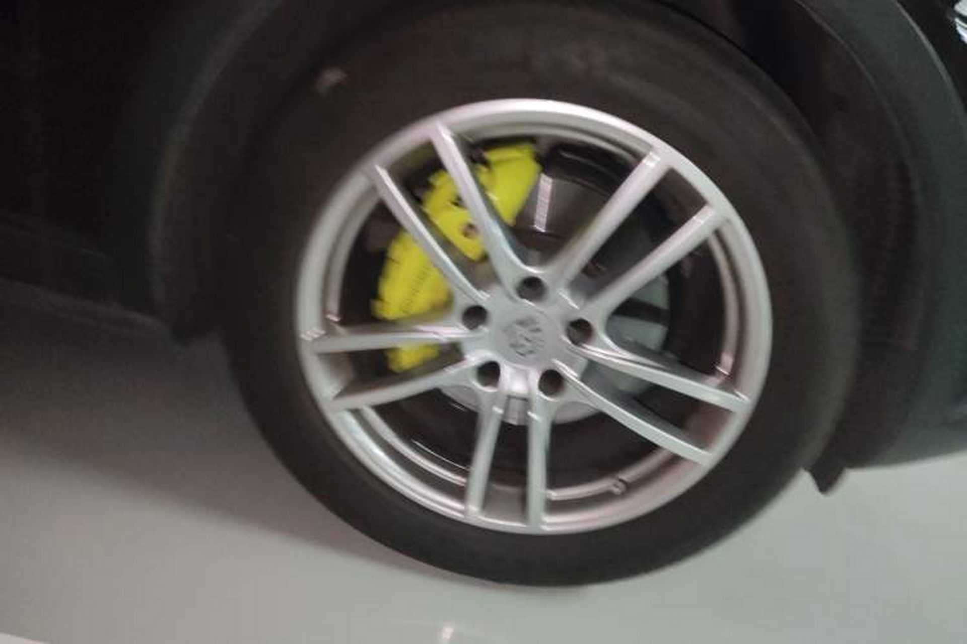 Used Porsche Cayenne E-Hybrid 2020 Cayenne E-Hybrid 2.0T Right Front Wheel Hub