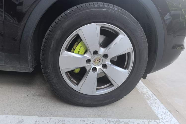 Used Porsche Cayenne E-Hybrid 2020 Cayenne E-Hybrid 2.0T Right Front Wheel Hub