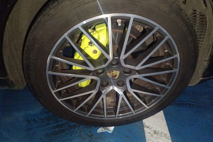 Used Porsche Cayenne E-Hybrid 2020 Cayenne E-Hybrid 2.0T Right Front Wheel Hub