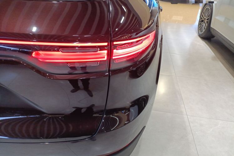 Used Porsche Cayenne E-Hybrid 2020 Cayenne E-Hybrid 2.0T Right Rear Taillight