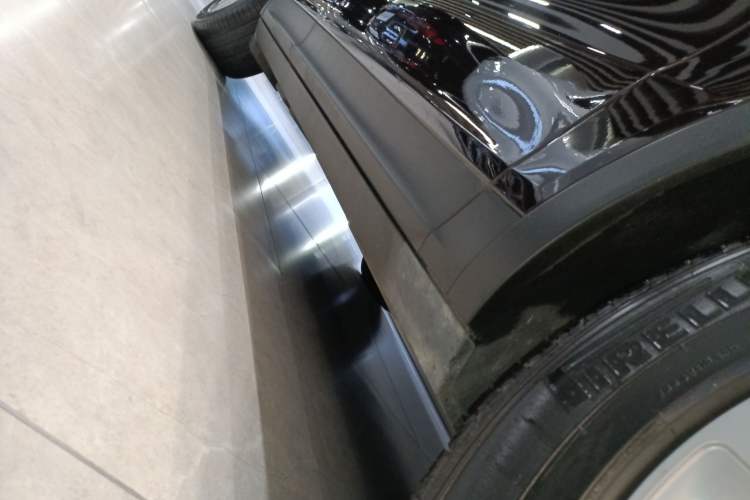 Used Porsche Cayenne E-Hybrid 2020 Cayenne E-Hybrid 2.0T Right Side Sill