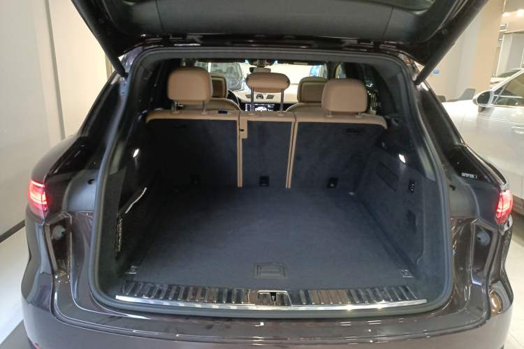 Used Porsche Cayenne E-Hybrid 2020 Cayenne E-Hybrid 2.0T Trunk