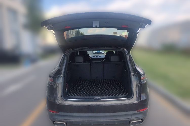 Used Porsche Cayenne E-Hybrid 2020 Cayenne E-Hybrid 2.0T Trunk