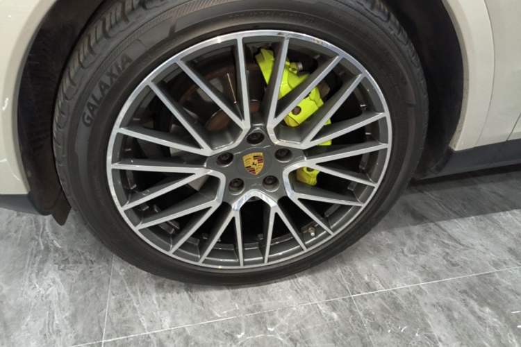 Used Porsche Cayenne E-Hybrid 2020 Cayenne E-Hybrid 2.0T Left Front Wheel Hub