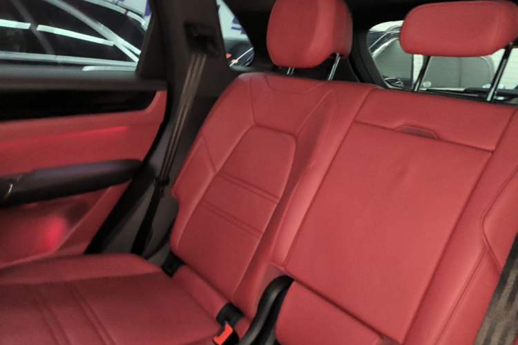 Used Porsche Cayenne E-Hybrid 2020 Cayenne E-Hybrid 2.0T Left Rear Seat