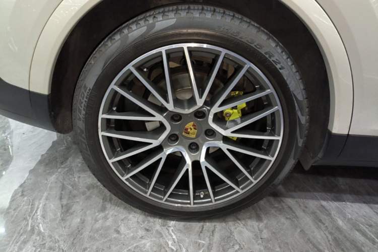 Used Porsche Cayenne E-Hybrid 2020 Cayenne E-Hybrid 2.0T Right Rear Wheel Hub