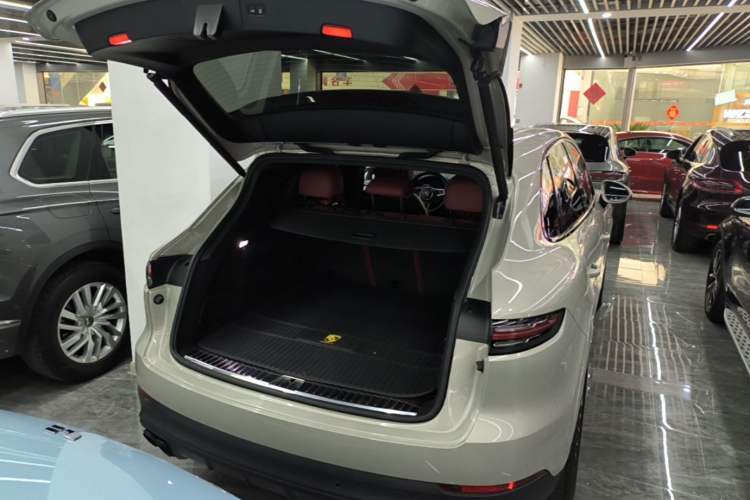 Used Porsche Cayenne E-Hybrid 2020 Cayenne E-Hybrid 2.0T Trunk