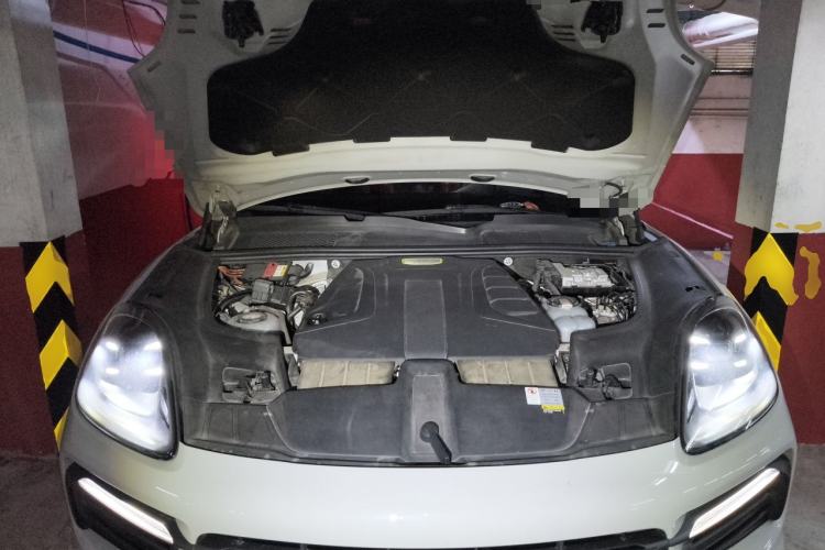 Used Porsche Cayenne E-Hybrid 2020 Cayenne E-Hybrid 2.0T Engine Bay