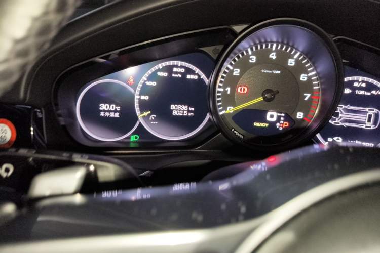 Used Porsche Cayenne E-Hybrid 2020 Cayenne E-Hybrid 2.0T Odometer Close Up
