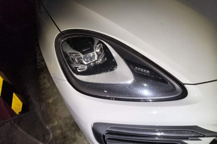 Used Porsche Cayenne E-Hybrid 2020 Cayenne E-Hybrid 2.0T Right Front Headlight