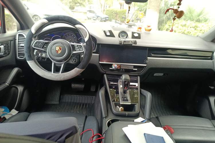 Used Porsche Cayenne E-Hybrid 2020 Cayenne E-Hybrid Coupé 2.0T Center Console