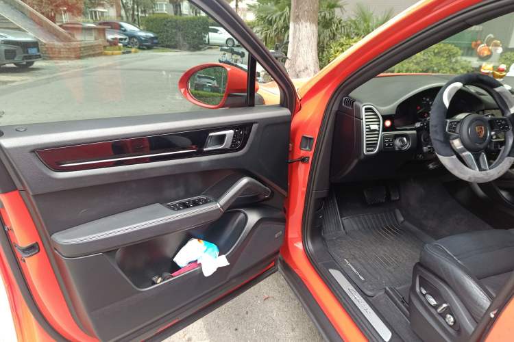 Used Porsche Cayenne E-Hybrid 2020 Cayenne E-Hybrid Coupé 2.0T Driver Seat