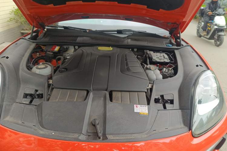 Used Porsche Cayenne E-Hybrid 2020 Cayenne E-Hybrid Coupé 2.0T Engine Bay Left