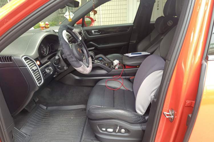 Used Porsche Cayenne E-Hybrid 2020 Cayenne E-Hybrid Coupé 2.0T Left Front Seat