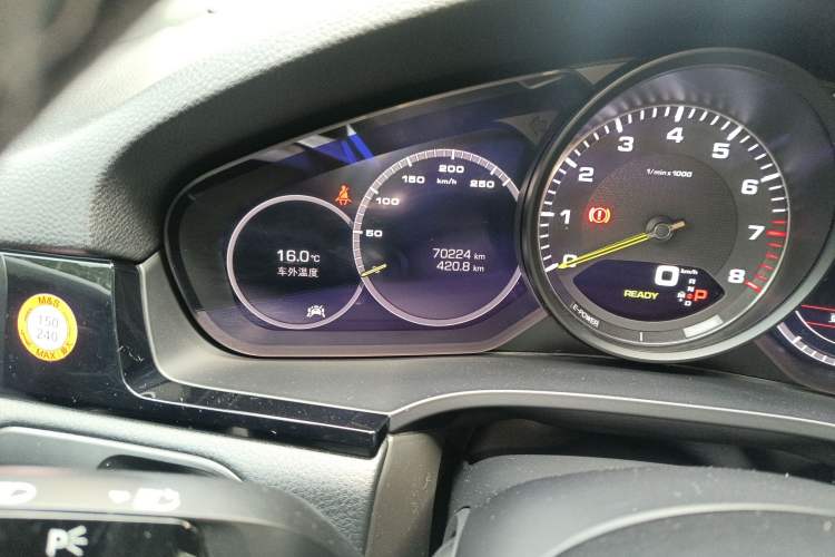 Used Porsche Cayenne E-Hybrid 2020 Cayenne E-Hybrid Coupé 2.0T Odometer Close Up