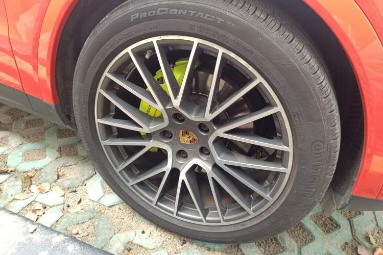 Used Porsche Cayenne E-Hybrid 2020 Cayenne E-Hybrid Coupé 2.0T Right Front Wheel Hub