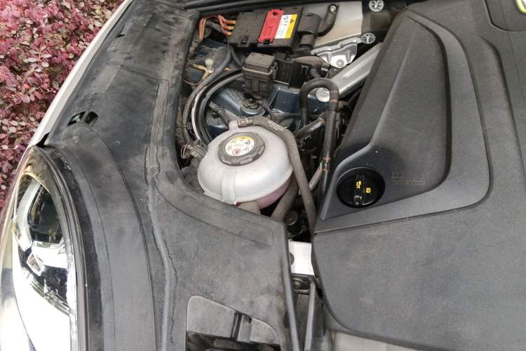 Used Porsche Cayenne E-Hybrid 2020 Cayenne E-Hybrid 2.0T Engine Bay Right