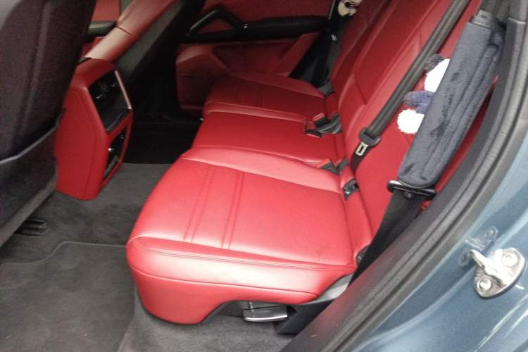 Used Porsche Cayenne E-Hybrid 2020 Cayenne E-Hybrid 2.0T Left Rear Seat