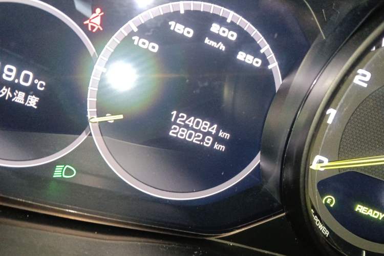 Used Porsche Cayenne E-Hybrid 2020 Cayenne E-Hybrid 2.0T Odometer Close Up
