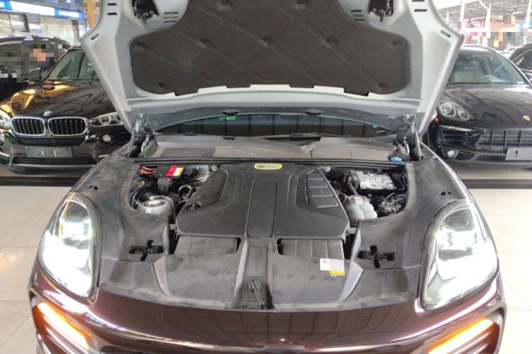 Used Porsche Cayenne E-Hybrid 2020 Cayenne E-Hybrid 2.0T Engine Bay