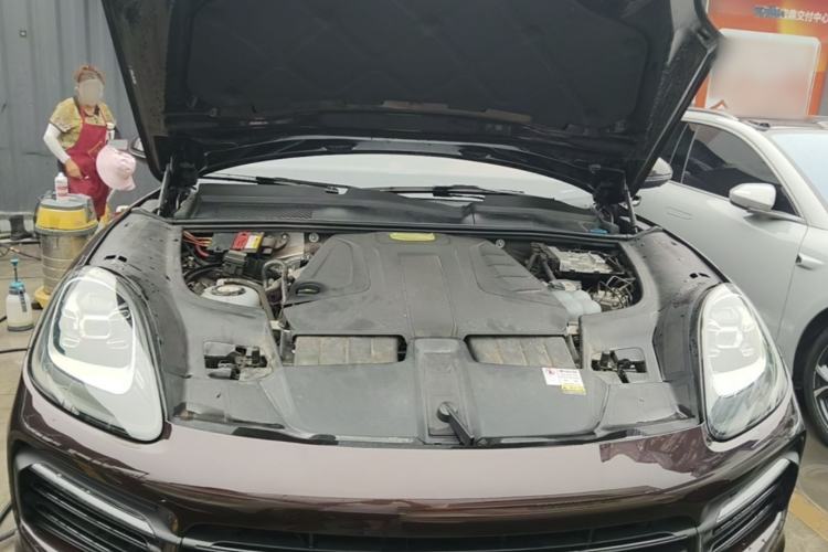 Used Porsche Cayenne E-Hybrid 2020 Cayenne E-Hybrid 2.0T Engine Bay