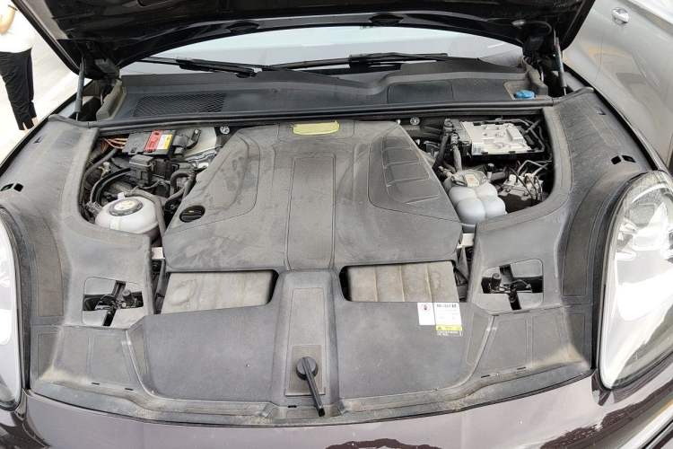 Used Porsche Cayenne E-Hybrid 2020 Cayenne E-Hybrid 2.0T Engine Bay