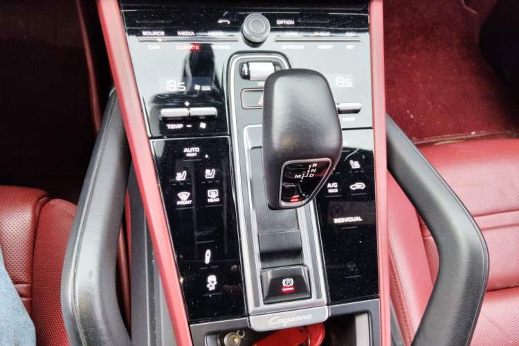 Used Porsche Cayenne E-Hybrid 2020 Cayenne E-Hybrid 2.0T Gear Lever