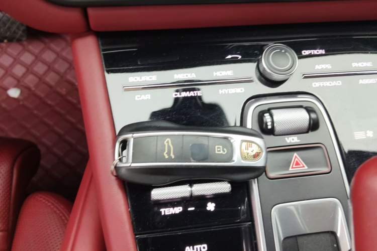 Used Porsche Cayenne E-Hybrid 2020 Cayenne E-Hybrid 2.0T Interior 1