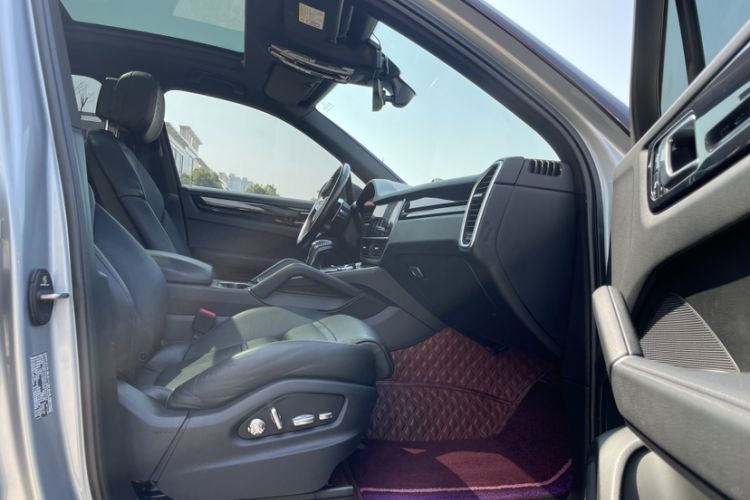 Used Porsche Cayenne E-Hybrid 2020 Cayenne E-Hybrid 2.0T Interior 10