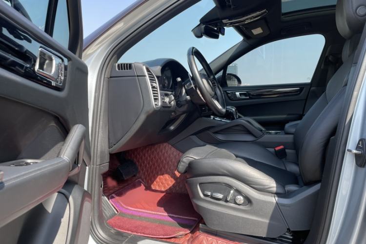 Used Porsche Cayenne E-Hybrid 2020 Cayenne E-Hybrid 2.0T Interior 12