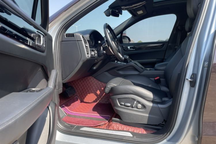 Used Porsche Cayenne E-Hybrid 2020 Cayenne E-Hybrid 2.0T Interior 2