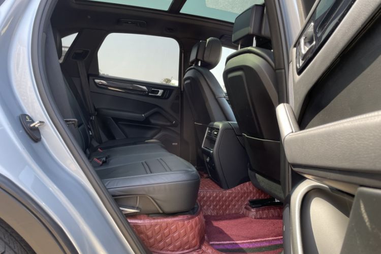 Used Porsche Cayenne E-Hybrid 2020 Cayenne E-Hybrid 2.0T Interior 3
