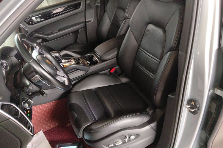 Used Porsche Cayenne E-Hybrid 2020 Cayenne E-Hybrid 2.0T Left Front Seat