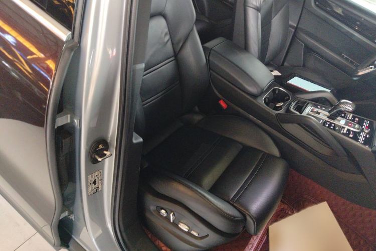 Used Porsche Cayenne E-Hybrid 2020 Cayenne E-Hybrid 2.0T Right Front Seat