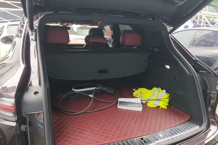 Used Porsche Cayenne E-Hybrid 2020 Cayenne E-Hybrid 2.0T Trunk