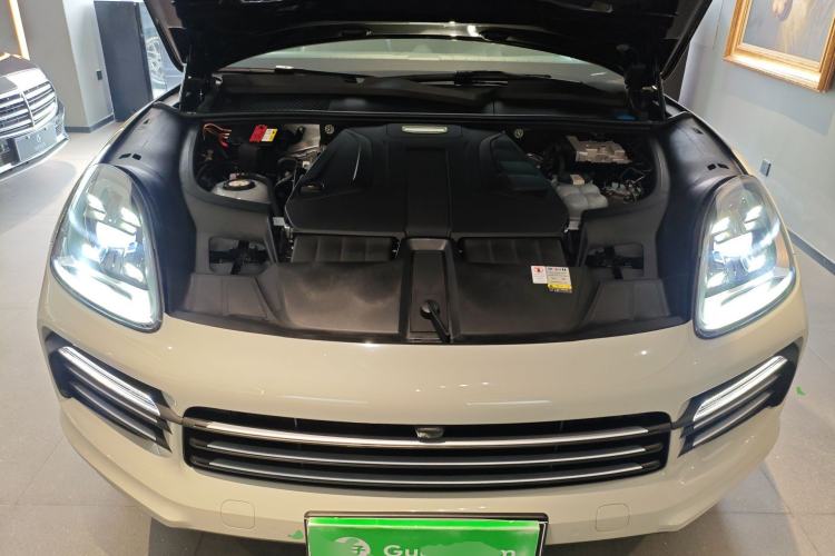 Used Porsche Cayenne E-Hybrid 2020 Cayenne E-Hybrid 2.0T Engine Bay