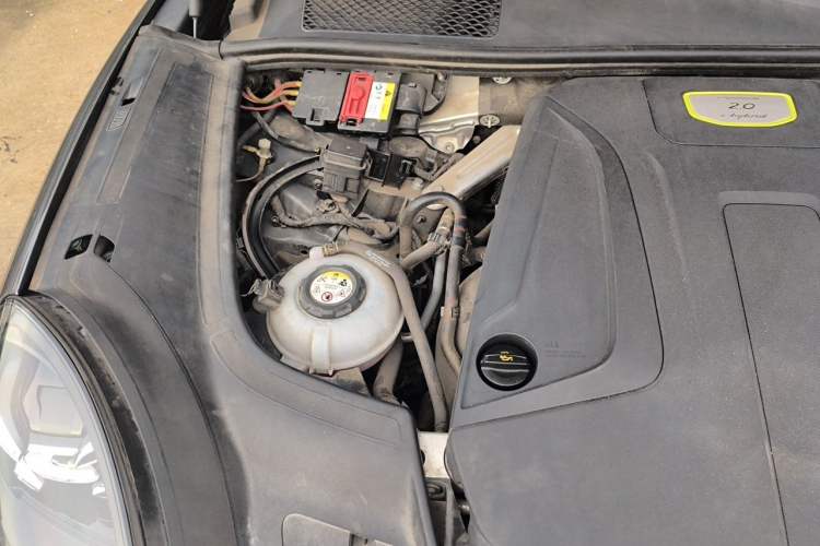 Used Porsche Cayenne E-Hybrid 2020 Cayenne E-Hybrid 2.0T Engine Bay Right