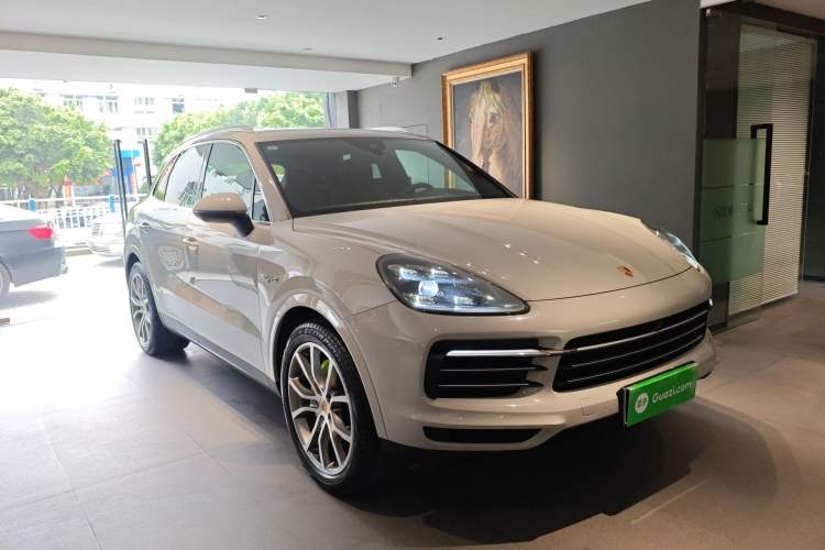 Used Porsche Cayenne E-Hybrid 2020 Cayenne E-Hybrid 2.0T Front Right 45 Deg