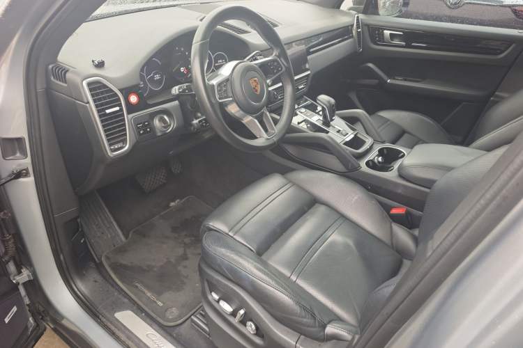 Used Porsche Cayenne E-Hybrid 2020 Cayenne E-Hybrid 2.0T Interior 3
