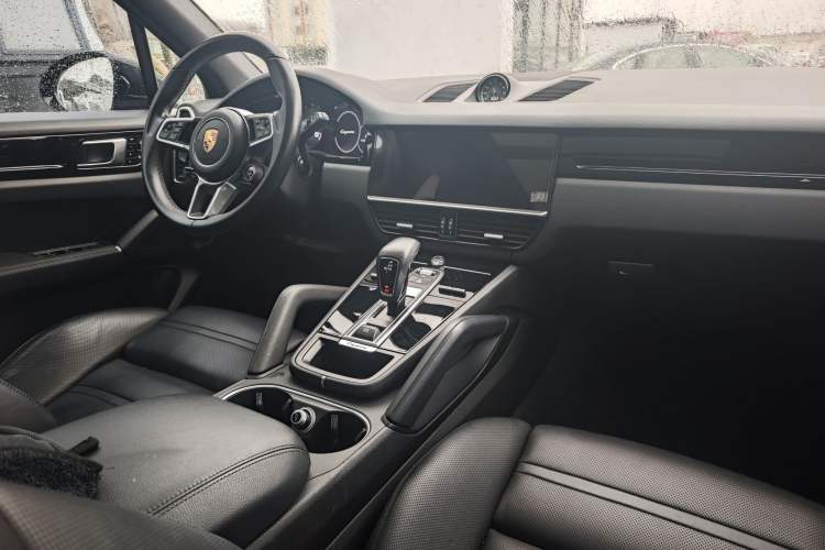 Used Porsche Cayenne E-Hybrid 2020 Cayenne E-Hybrid 2.0T Interior 5