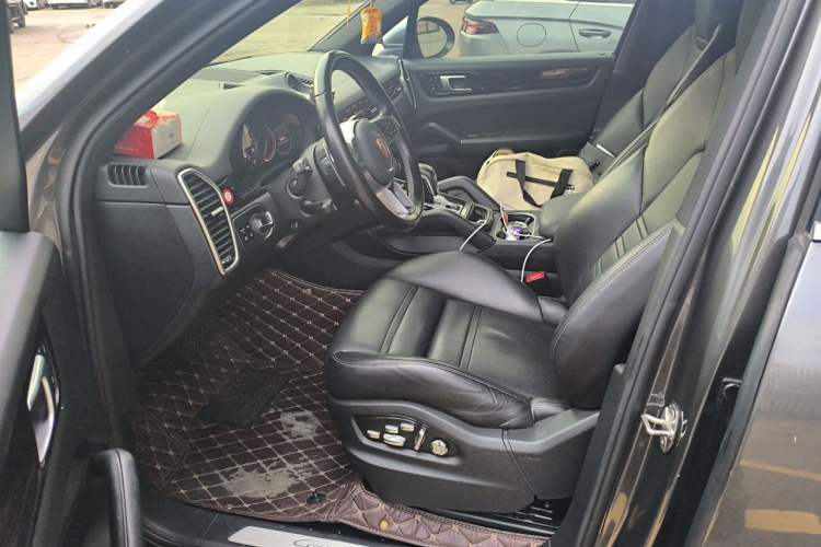 Used Porsche Cayenne E-Hybrid 2020 Cayenne E-Hybrid 2.0T Left Front Seat
