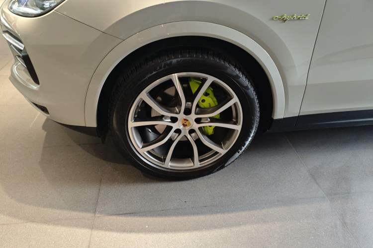 Used Porsche Cayenne E-Hybrid 2020 Cayenne E-Hybrid 2.0T Left Front Wheel Hub