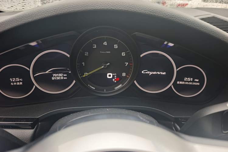 Used Porsche Cayenne E-Hybrid 2020 Cayenne E-Hybrid 2.0T Odometer Close Up